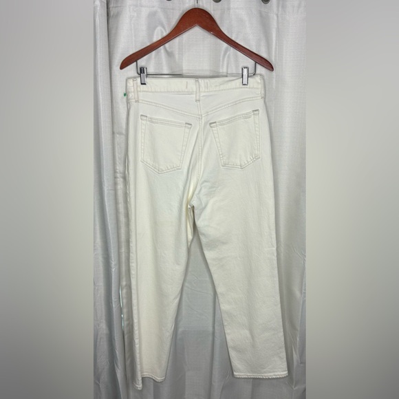 NWT Abercrombie & Fitch White The 90’s Straight
Ultra High Rise Jeans 31/12S - Picture 5 of 5